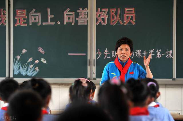 话音刚落，这医生又道：我可不建议你要这个孩子，毕竟你还是有淋病和梅毒的，这个梅毒很厉害，它是可以通过母婴传染的，所以我建议你，还是把孩子打掉，然后积极配合治疗，把这些妇科病以及性病全部根治下。